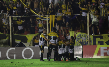 Criciúma vence com um a mais e encerra seca de vitórias