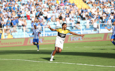 Tigre atropela o Avaí e assume a liderança fora de casa