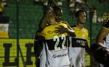 Em jogo de cinco gols, Criciúma vence clássico em Floripa