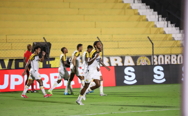 Com um a menos, Criciúma conquista ponto fora de casa