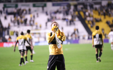 Com emoção até o fim, Criciúma vence e chega a três vitórias seguidas
