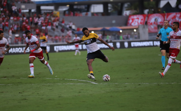 Com gol contra e pênalti perdido, Tigre perde para o CRB 