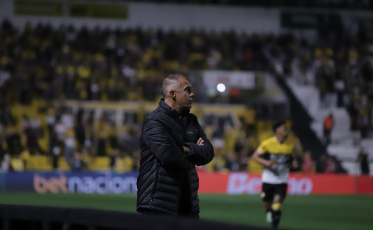 Eduardo Baptista exalta fé, trabalho e torcida após vitória do Criciúma