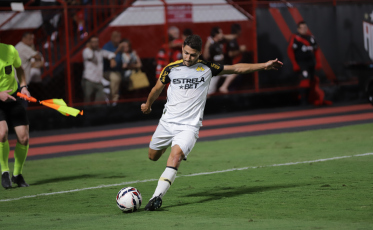 Criciúma vence o Atlético/GO e volta a sonhar com o G-4