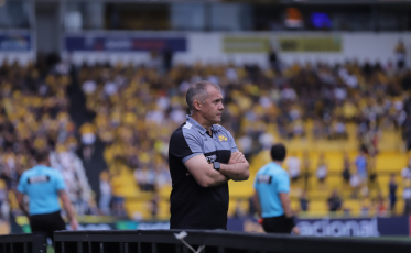 “Se estivermos perto, vamos brigar pelo título”, diz Eduardo Baptista