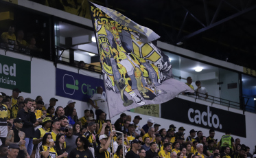 Tigre mostra as garras e vence o Coelho em jogo eletrizante