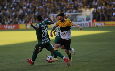 Expulsão pesa e Criciúma é derrotado pela Chapecoense em clássico catarinense
