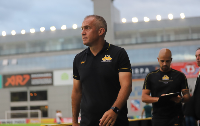 'Encaramos como uma decisão', diz Eduardo Baptista após vitória do Criciúma