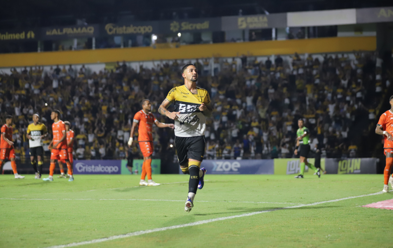 Tigre levanta a Taça Acesc 70 anos após decisão dramática com o Camboriú