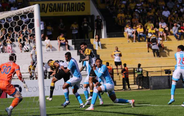 Criciúma marca no começo, vence o Londrina e dorme no G6