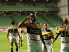Com golaço de letra, Criciúma quebra tabu e passa mais uma rodada no G6