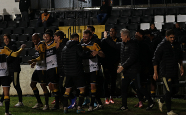 Criciúma sai na frente, mas cede empate no final e se distancia do G6