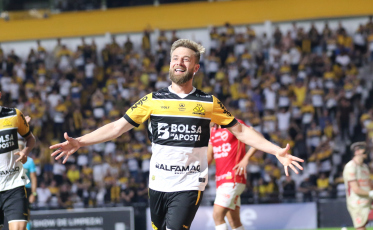 Criciúma vence o Vila Nova, conquista o turno e amplia sequência invicta na Série B