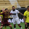 De novo, César Martins! Zagueiro artilheiro marca e garante vitória do Criciúma sobre São Bernardo