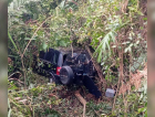 Motorista é resgatada após sair da pista e cair em área de mata na SC-108