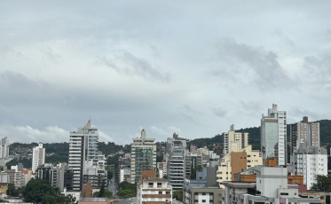 [Áudio] Semana inicia com céu nublado e garoa 