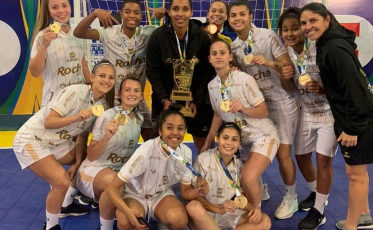 Meninas Carvoeiras vencem Brasileiro Escolar de Futsal e estão no mundial