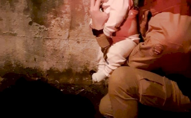 Bebê engasgado é salvo por policiais em Balneário Rincão