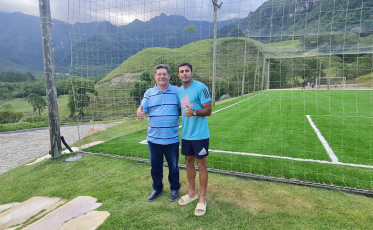 Vilmar Guedes se reúne com o atacante Eder 