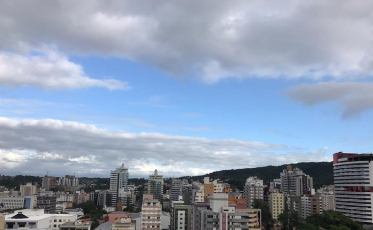 Semana começa com tempo nublado, mas com pouca chuva