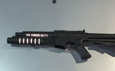 Motorista persegue van escolar com réplica de fuzil e causa pânico em alunos 