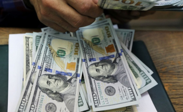 Dólar fecha estável, mas acumula alta de 1,86% na semana