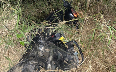 Sangão: Colisão entre carro e moto deixa homem gravemente ferido na BR-101