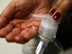 Álcool em gel nas mãos requer cuidado para evitar queimaduras graves