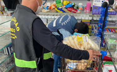 Procon apreende mais de 100 produtos impróprios para consumo