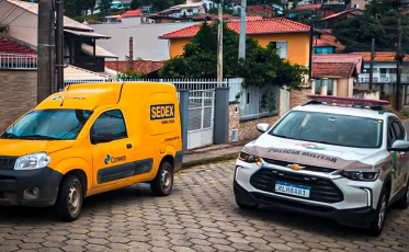 Mulher rouba veículo dos Correios em Tubarão
