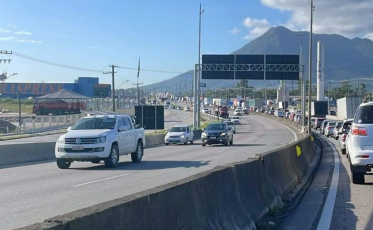 BR-101: Morro dos Cavalos registra fila de 18 quilômetros no sentido Sul