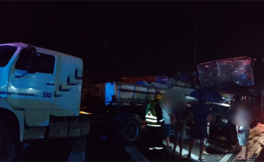 BR-101: Colisão traseira entre caminhões é registrada em Jaguaruna
