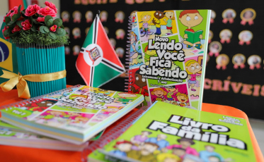 Educação que avança: Criciúma entrega material didático com foco em alfabetização e língua inglesa