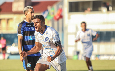 Caravaggio vence o Tubarão fora de casa 