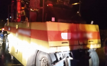 Motociclista colide contra máquina de asfalto em Sangão