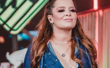 Avião com cantora Maiara faz pouso de emergência em Florianópolis