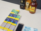 Dupla é presa após roubar dinheiro, whisky e cigarros em Jaguaruna