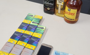 Dupla é presa após roubar dinheiro, whisky e cigarros em Jaguaruna