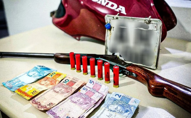 Polícia Militar encontra desmanche de veículos e apreende espingarda em Tubarão