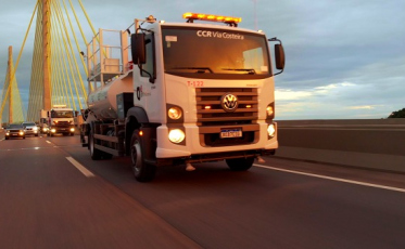 Caminhão Pipa auxilia os serviços de combate a Incêndio na BR-101 Sul