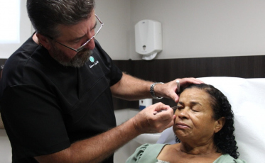 Projeto “Beleza é ser Solidário” devolve visão e autoestima a idosos da Afasc