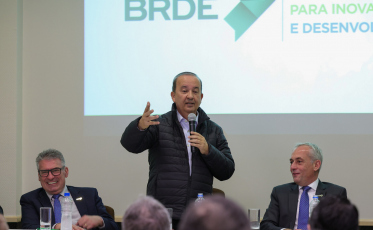 Kleinübing e Mauro Mariani são empossados no BRDE