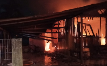 Casa pega fogo em Turvo