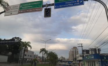 Semáforos desligados causam transtorno na avenida Centenário