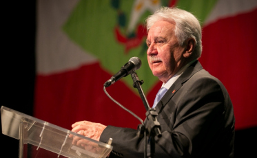 Moacir Sopelsa assume o governo de Santa Catarina