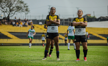 Meninas Carvoeiras vencem Jaraguá por 4 a 0 