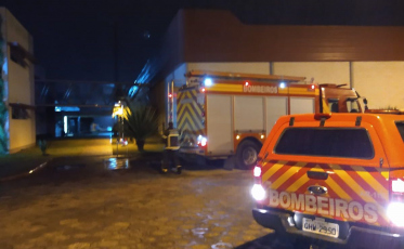 Transformador de empresa é atingido por incêndio e 11 extintores são usados no combate às chamas (FOTOS)