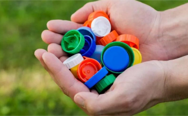 Alunos da Satc desenvolvem protótipo que separa tampinhas por cor 