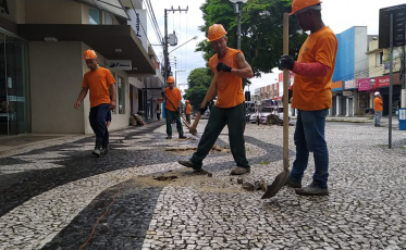 Tapumes começam a ser instalados na obra do calçadão