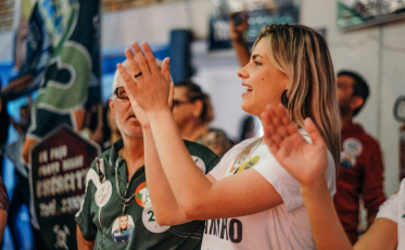 Plenário relembra a trajetória de Tati Teixeira: 